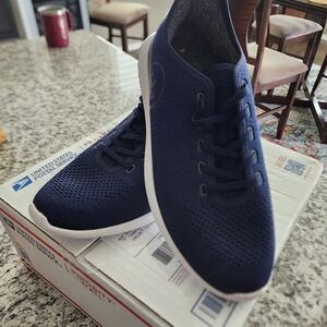 NWOT Peter Millar Hyperlight Glide Sneaker in Navy 10.5, Med.